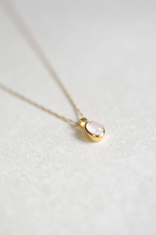 "Selene Aura" Regenbogen-Mondstein | Singapurkette | Gold