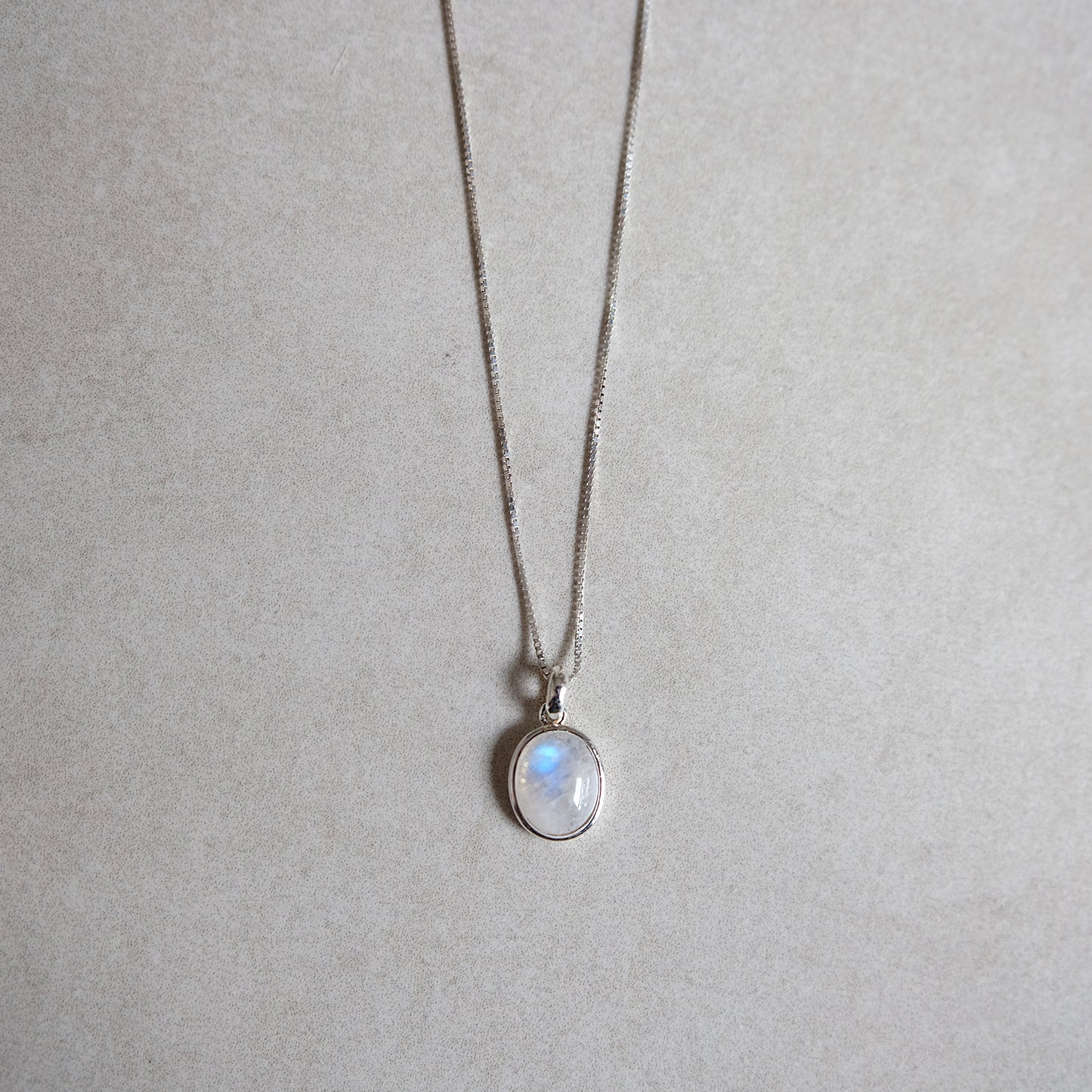 "Selene Fine" Regenbogen-Mondstein | extrafeine Venezianerkette | Silber