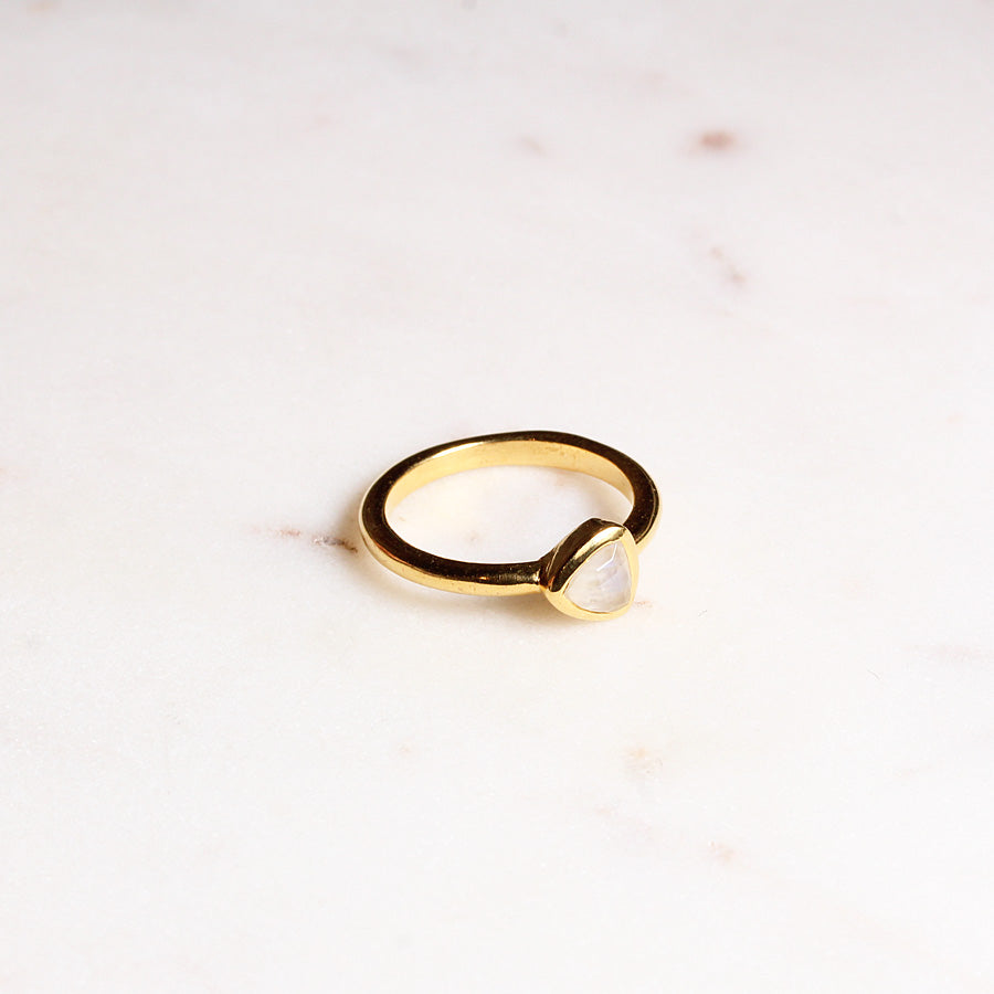 "Eclipse" Regenbogen-Mondstein | Ring | Gold - Einzelstück Größe 57