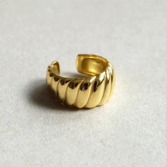 Bold | Earcuff | Gold