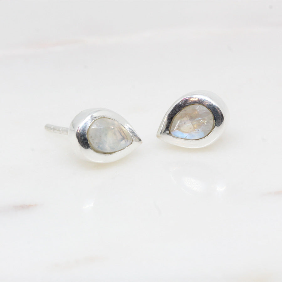 "Nova" Regenbogen-Mondstein | Ohrstecker | Silber