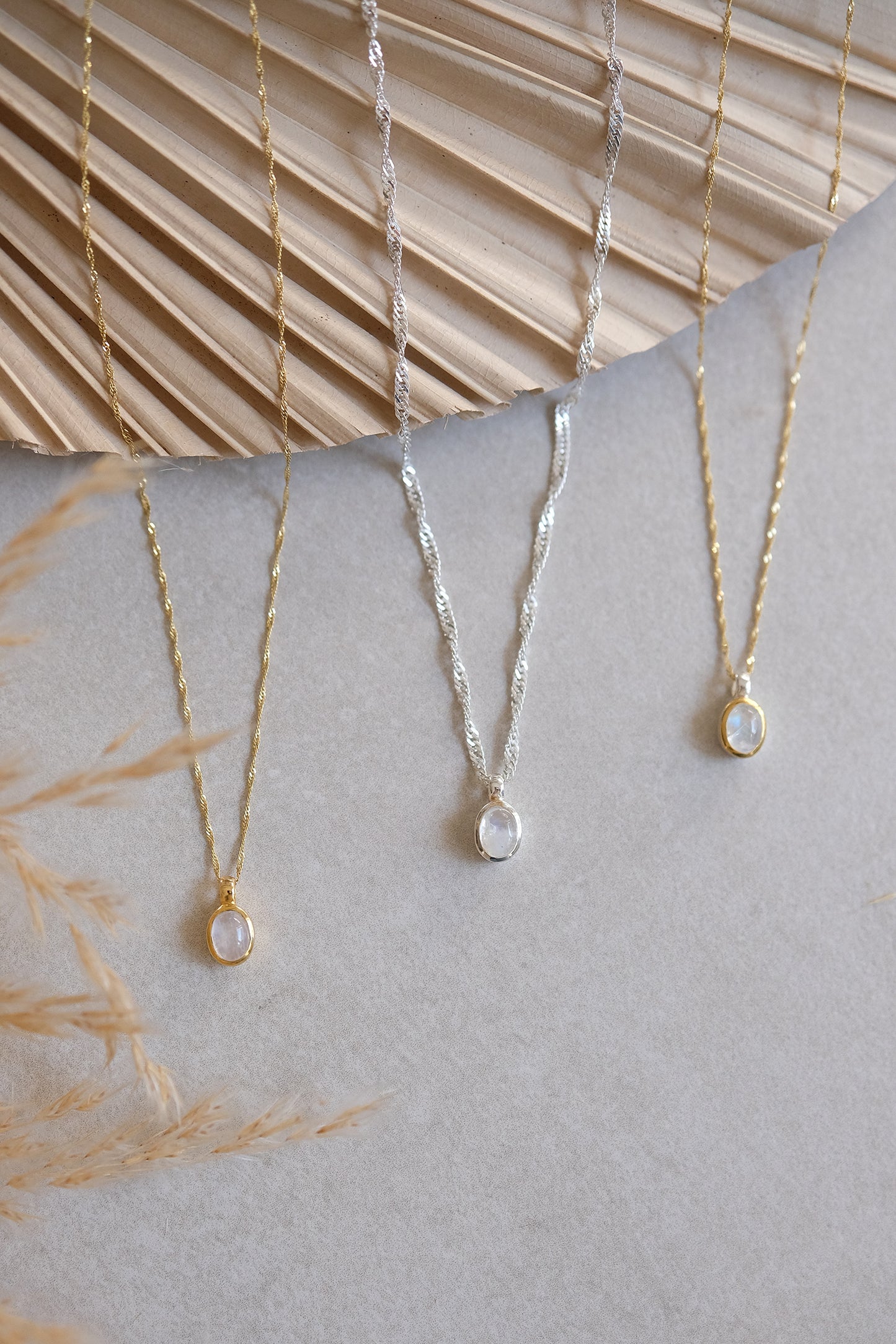"Selene Aura" Regenbogen-Mondstein | Singapurkette | Silber