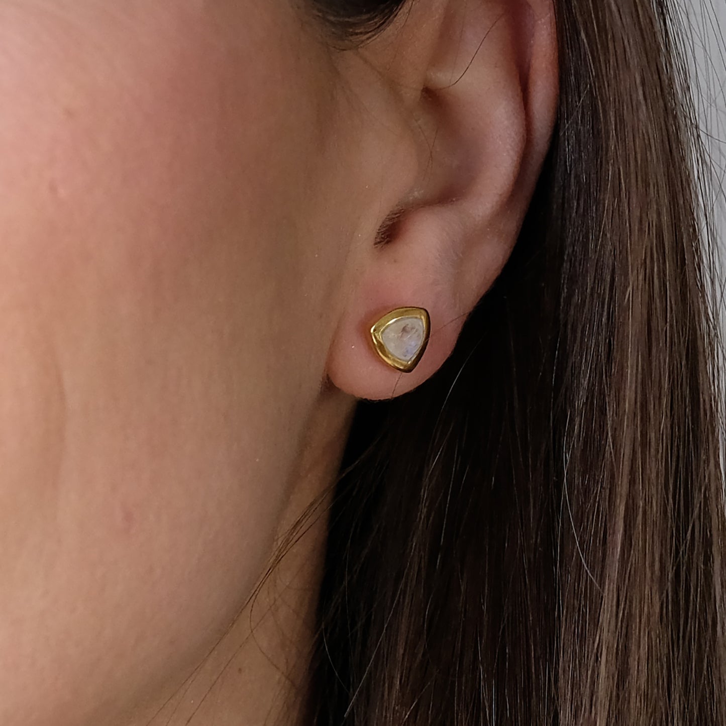 "Eclipse" Regenbogen-Mondstein | Ohrstecker | Gold