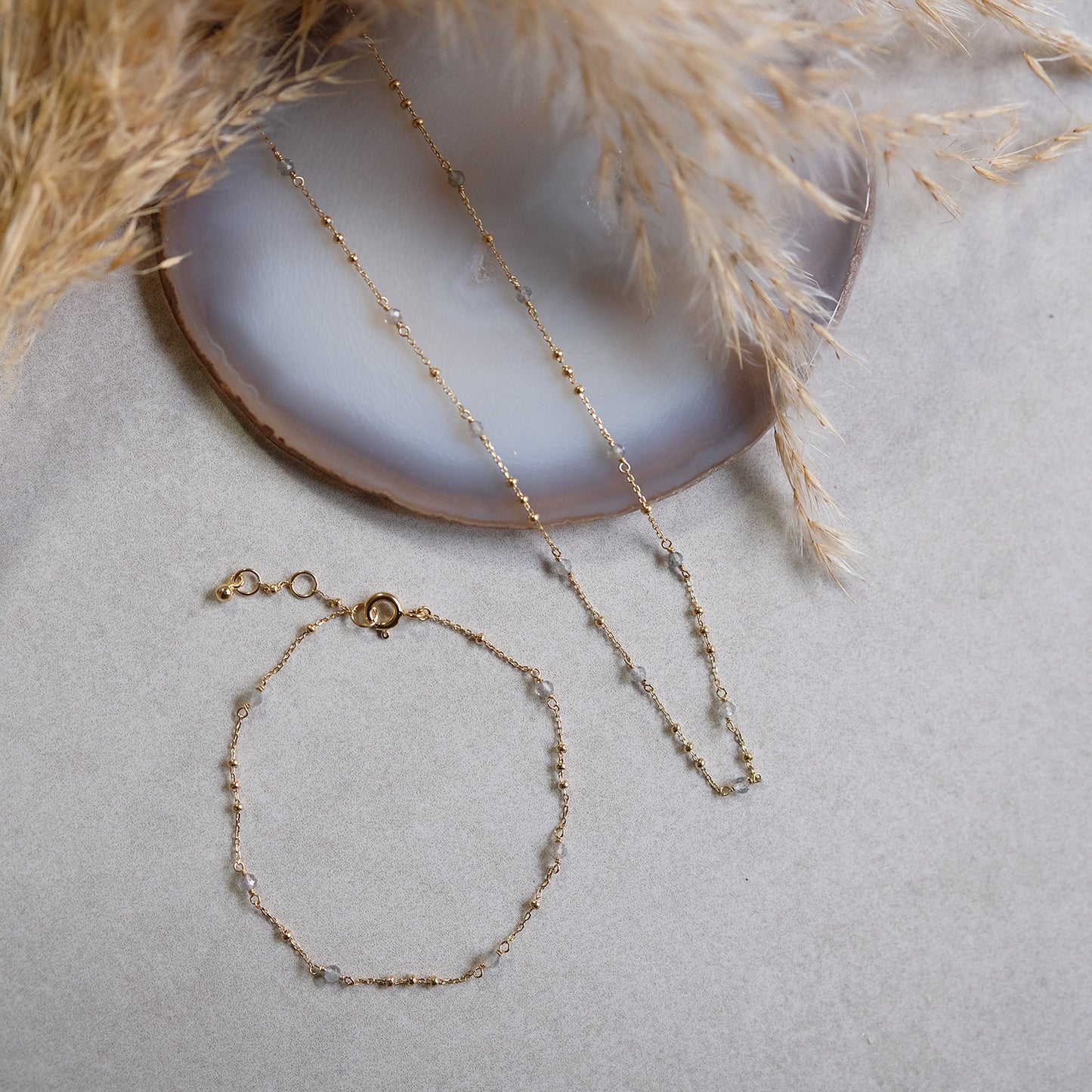 "Luna Whisper" Labradorit | Armkettchen | Gold