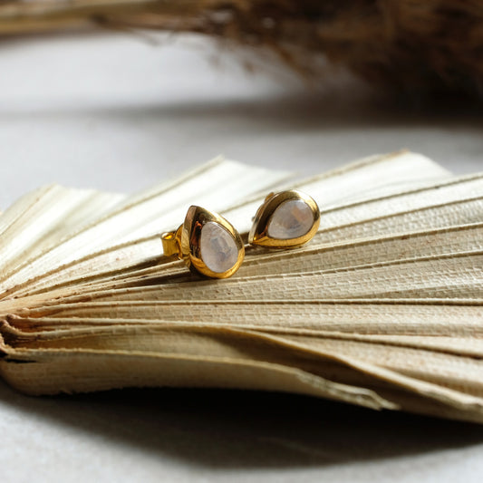 "Nova" Regenbogen-Mondstein | Ohrstecker | Gold