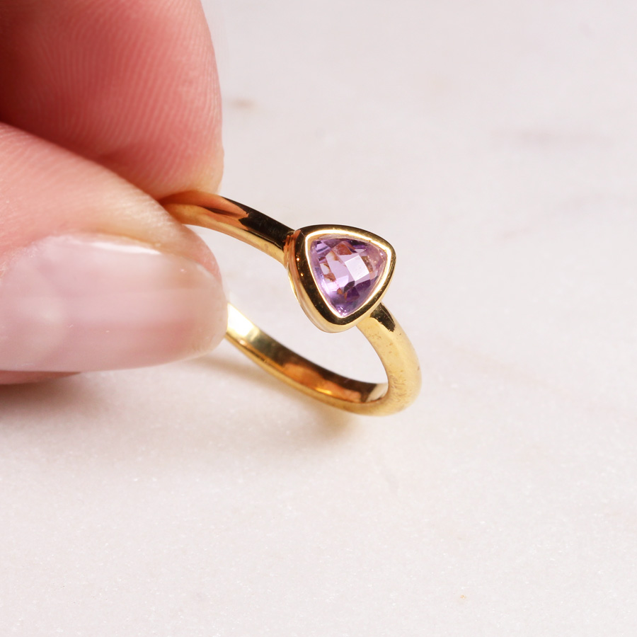 Amethyst Ring Triangel Gold