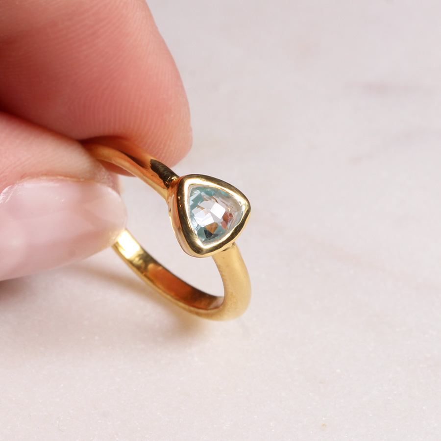 Triangel Ring Blautopas Gold