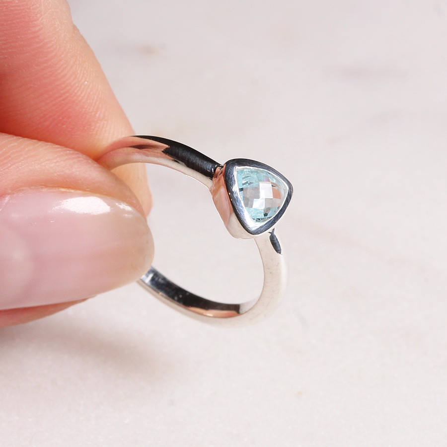 Triangel Ring Blautopas Silber