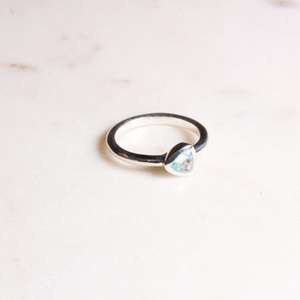 Triangel Ring Blautopas Silber