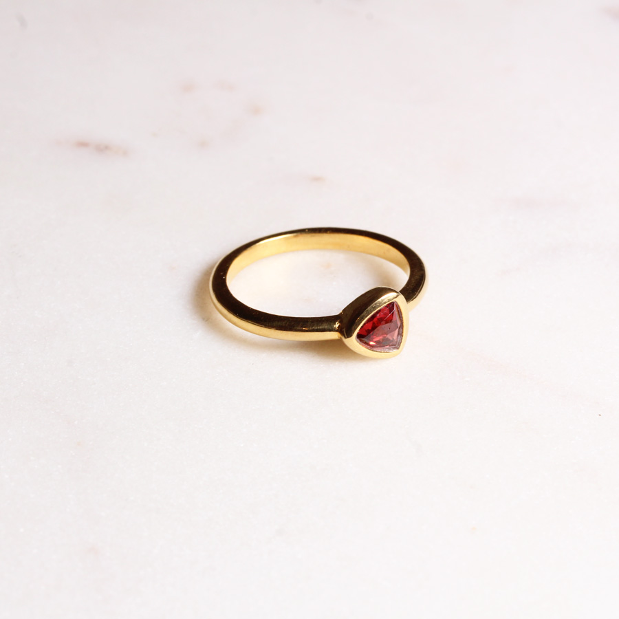 Granat Ring Triangel Gold