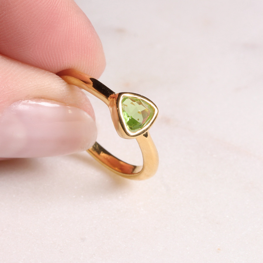 Olivin Ring Triangel Gold