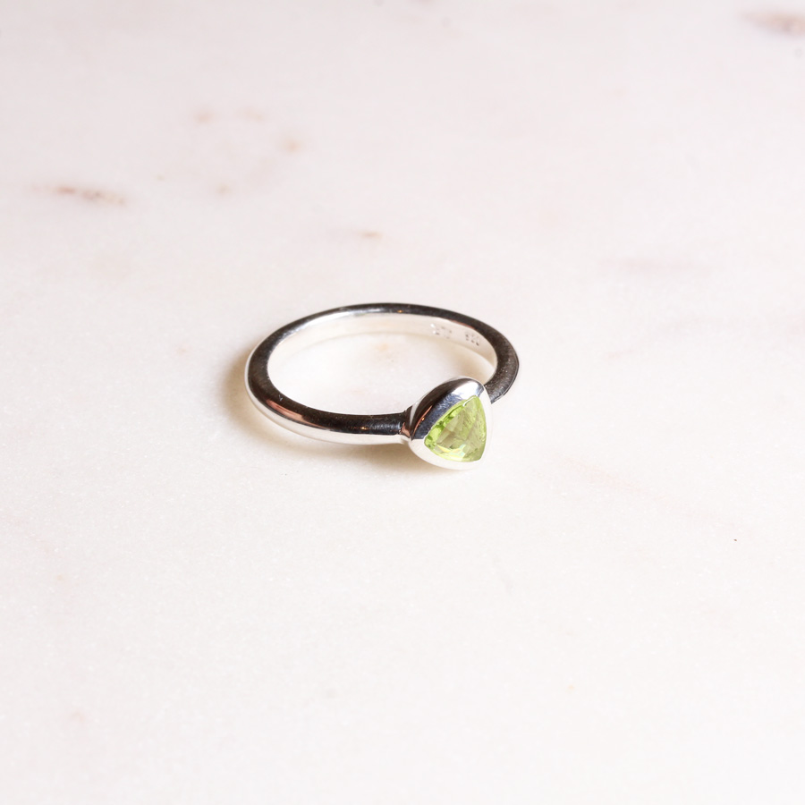Olivin Ring Triangel Silber