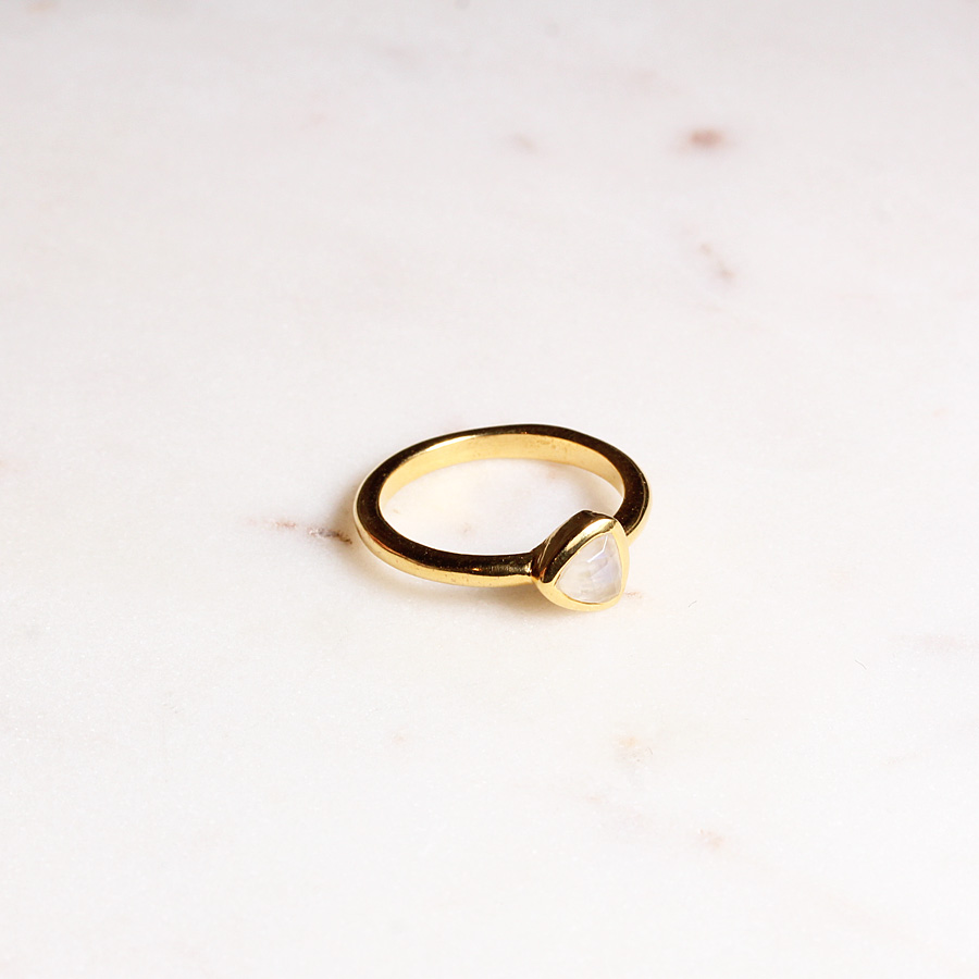 Regenbogen Mondstein ring Triangel Gold