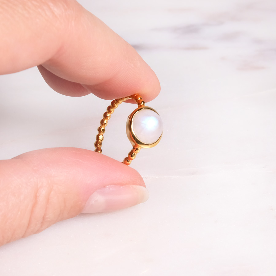 Kugelring Regenbogen Mondstein Gold