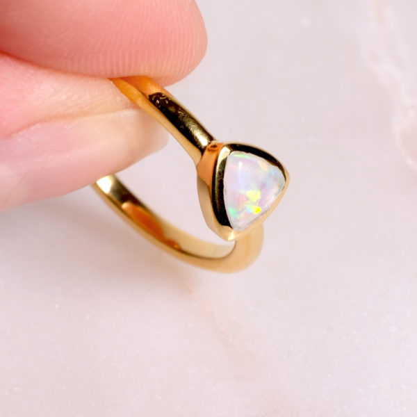 Triangel Ring Opal Gold