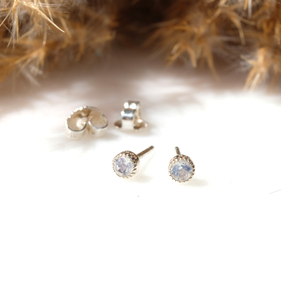 Ohrstecker Tiny Sparks Regenbogenmondstein 925 Silber