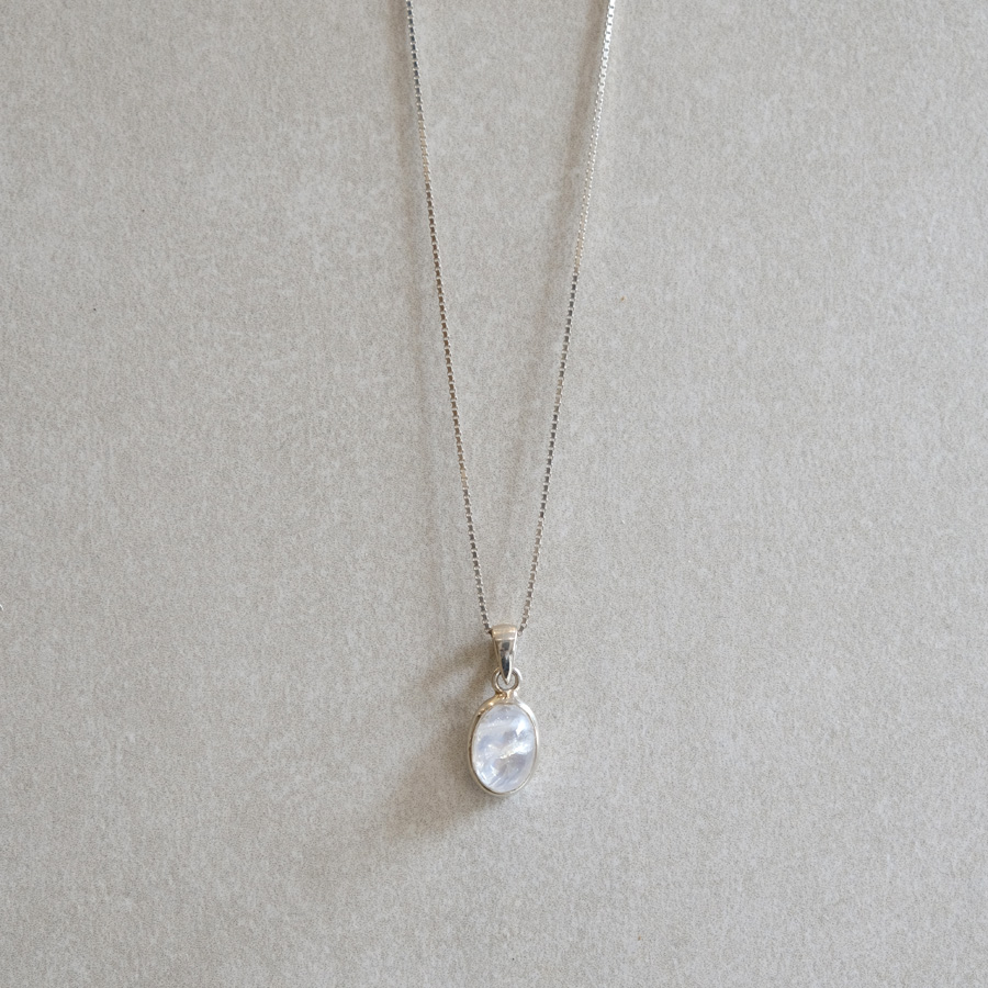 Regenbogen Mondstein Oval // Venezianerkette