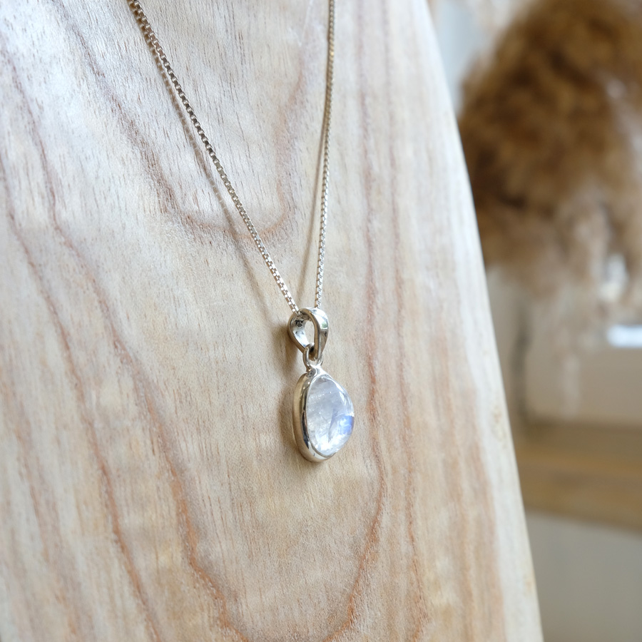 Regenbogen Mondstein Oval // Venezianerkette