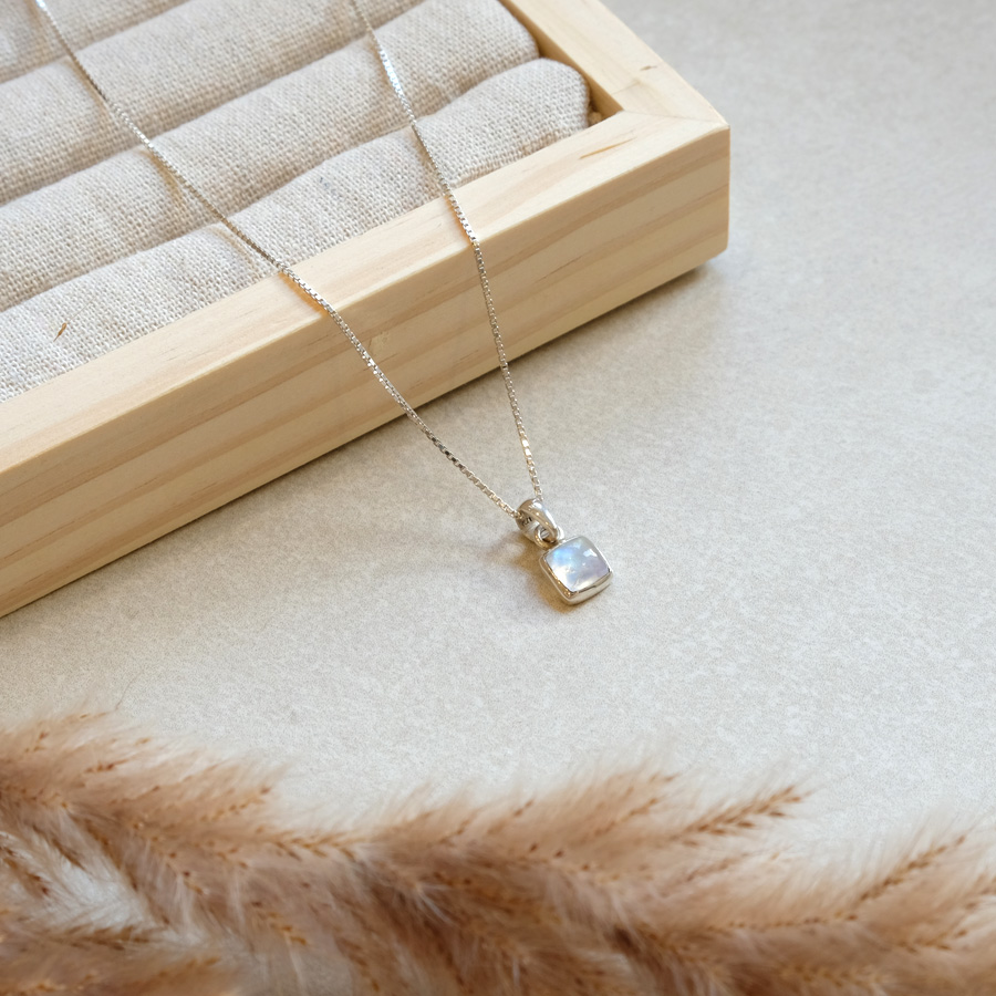 Regenbogen Mondstein Square // Venezianerkette