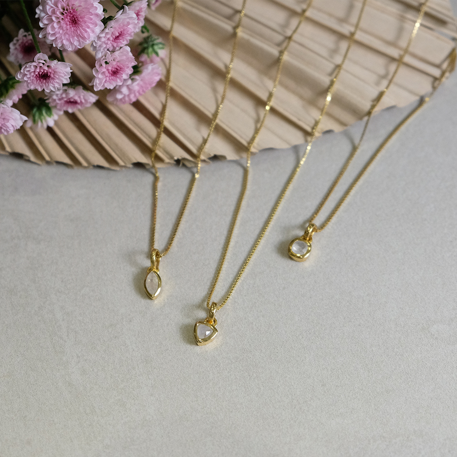 Regenbogen-Mondstein Anhänger // Venezianerkette