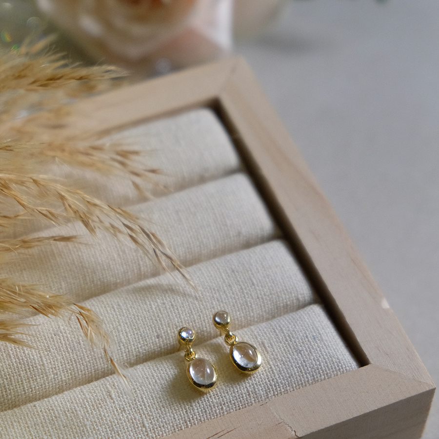 Regenbogen-Mondstein Drops // Ohrringe Gold